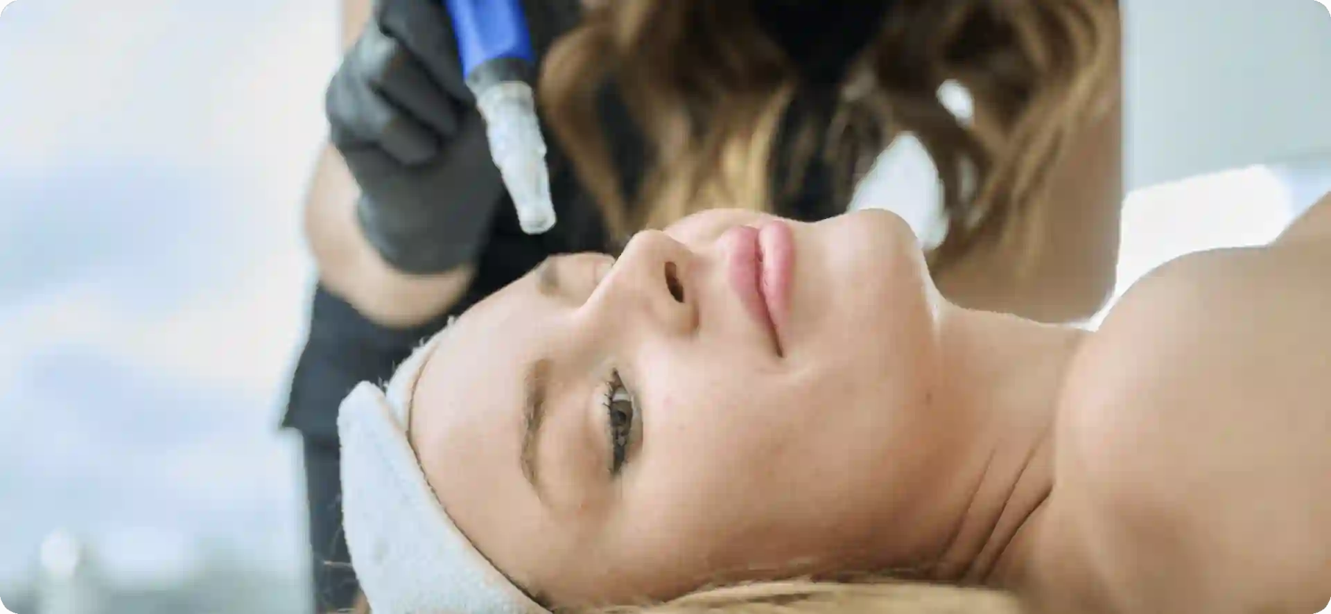 How Do Microneedles Trigger New Collagen and Elastin in Loose Skin Stoke-on-Trent?